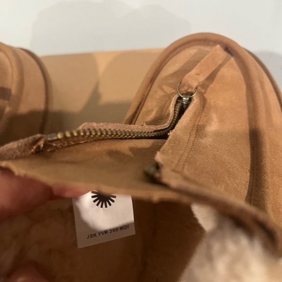 UGG Funkarra Womens Boot | size 9 | Chestnut/Natural - Picture 8 of 11